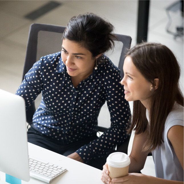 Employee teaching an intern